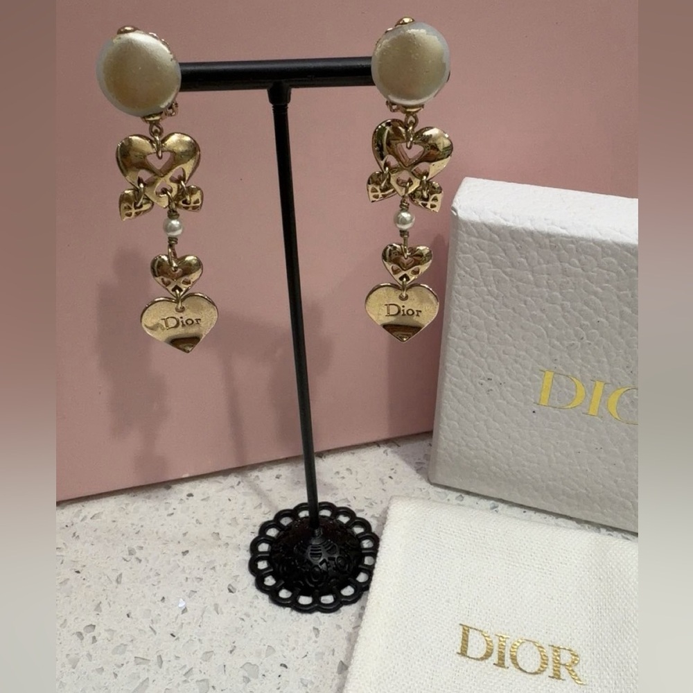 #235 Dior Gold Heart and Pearl Earrings - Picture 3 of 13